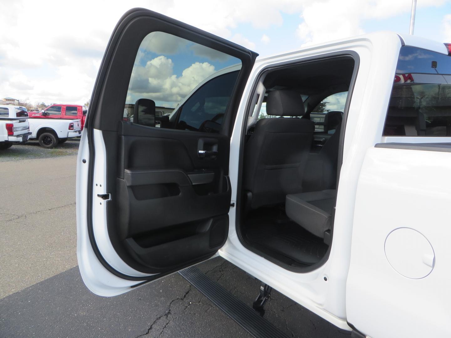 2016 White /Gray Chevrolet Silverado 2500HD LT Crew Cab 4WD (1GC1KVE81GF) with an 6.6L V8 OHV 32V TURBO DIESEL engine, 6A transmission, located at 2630 Grass Valley Highway, Auburn, CA, 95603, (530) 508-5100, 38.937893, -121.095482 - Features- Pro Comp suspension, Method Race wheels, Yokohama tires, Amp steps, Fox remote reservoir shocks, Air Bags, Smoked tail lights, LED back up lights, Weathertech floor liners, and window tint. - Photo#31